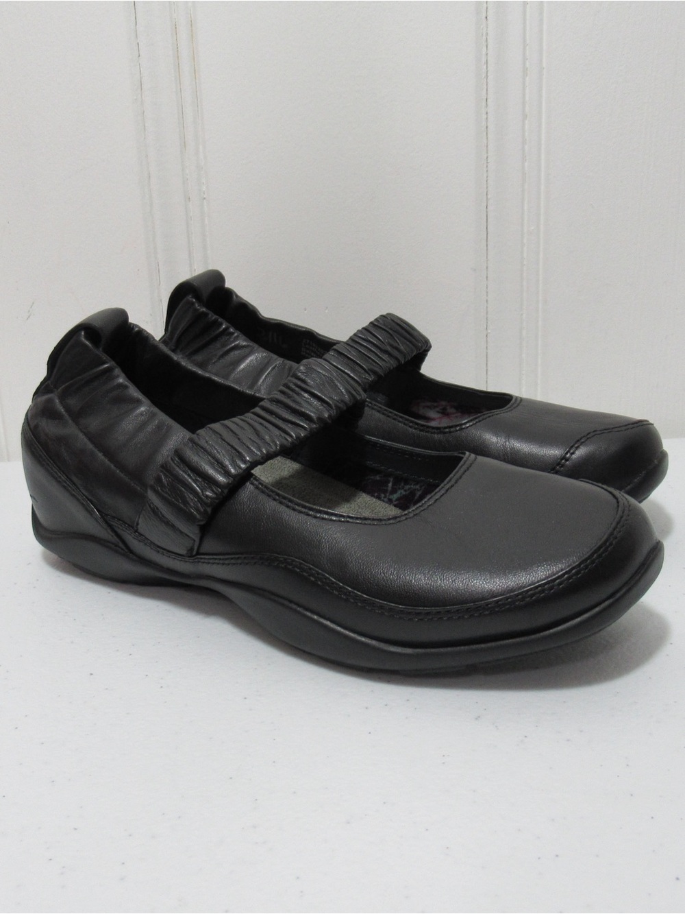 Dansko Chrissy Black Leather Mary Jane
Stretch Strap Shoes Size 38